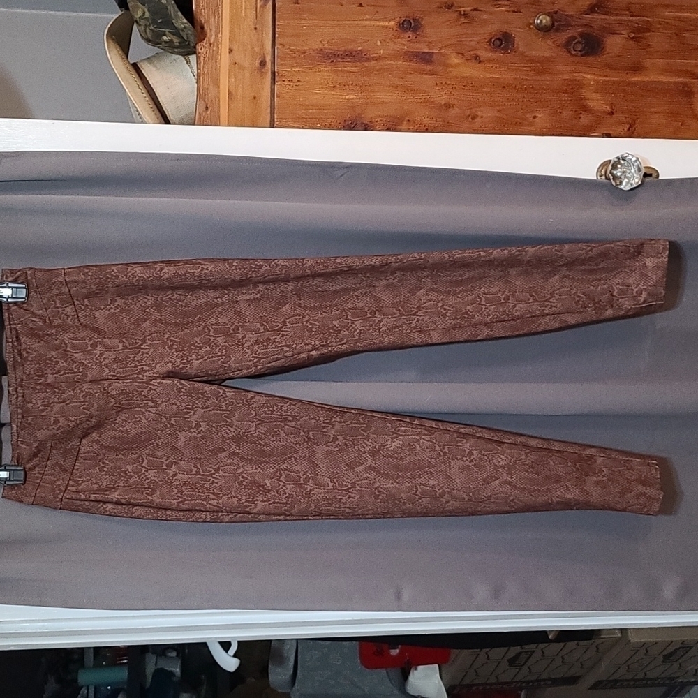 New Directions Women's Pants Brown Snakeskin Design Pull-on Stretch Skinny Sz S